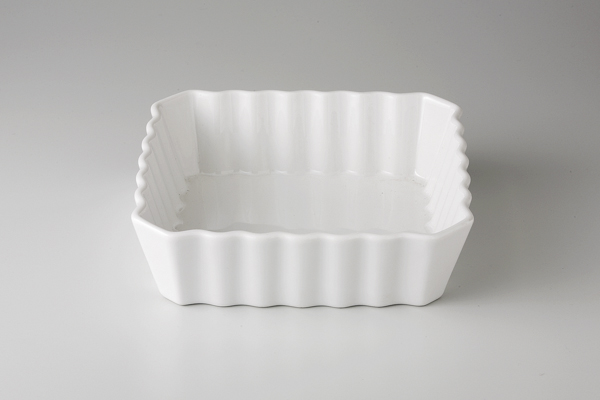 ベイキング食器 白立菊角5″