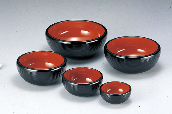 千筋ﾅﾂﾒ鉢 黒内朱 3寸