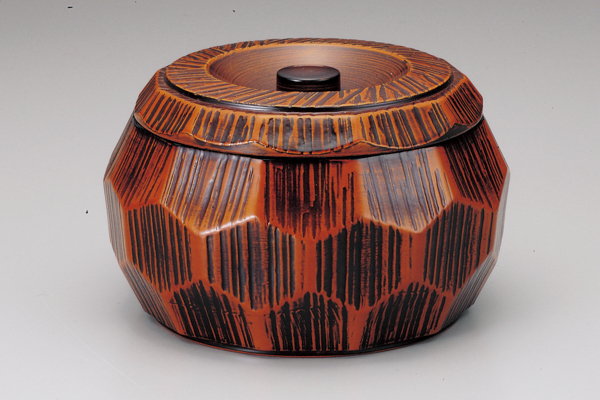 はつり亀甲丼 栃塗(内黒)