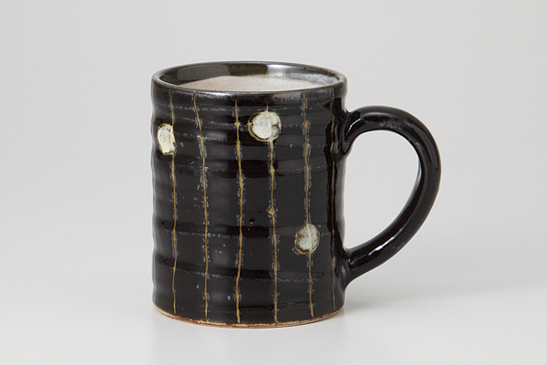 黒釉線彫 マグカップ