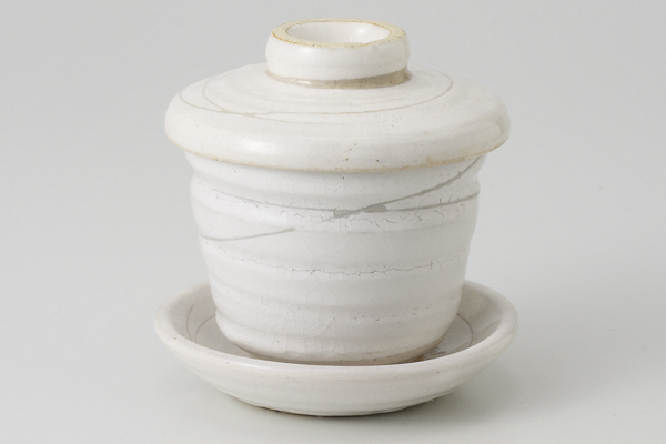 白釉線彫り むし碗