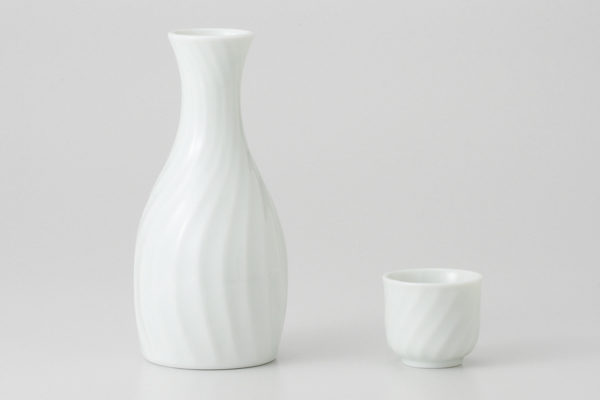 青白磁ウズ 一合徳利