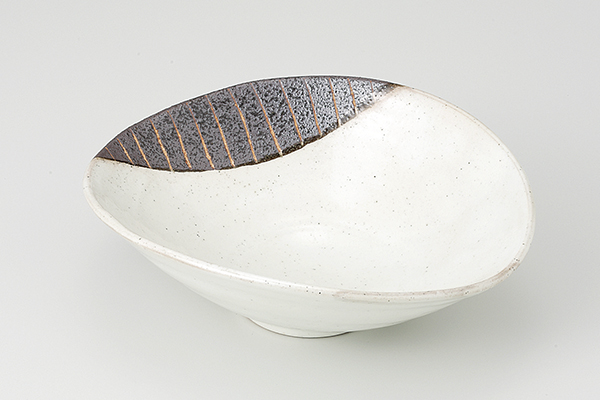 【廃番】渕十草彫 変形鉢(中)