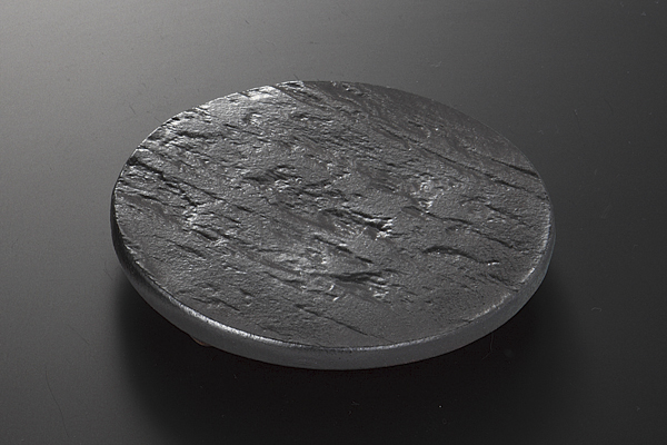 黒陶板石目 三ツ足丸5.0皿