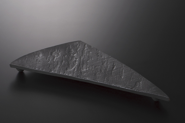 黒陶板 長尺一三角皿