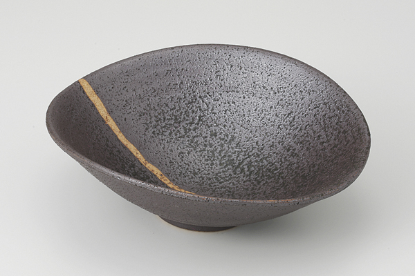 【廃番】鉄釉ライン 変形鉢(中)