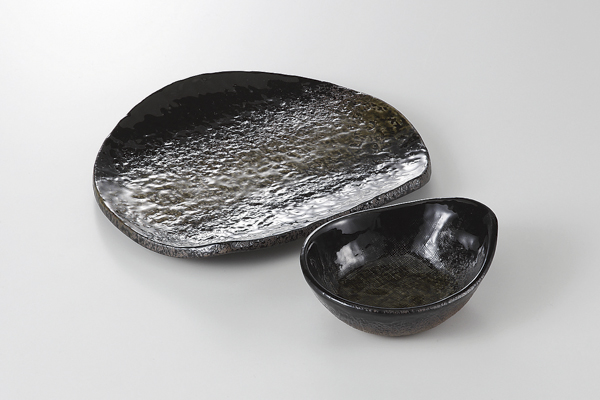 黒緑彩 半月天皿