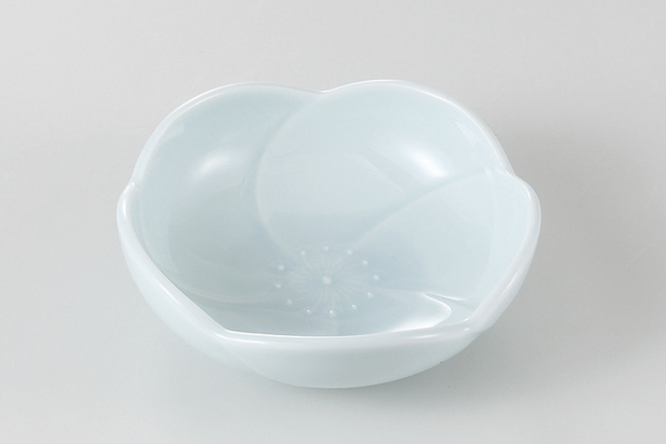 青白磁 梅型浅鉢