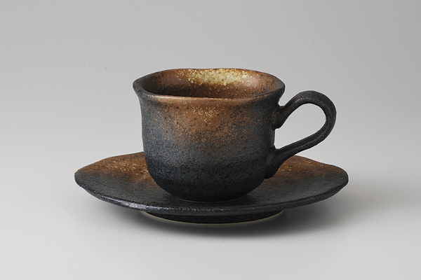 黒備前吹きフリル コーヒー碗皿