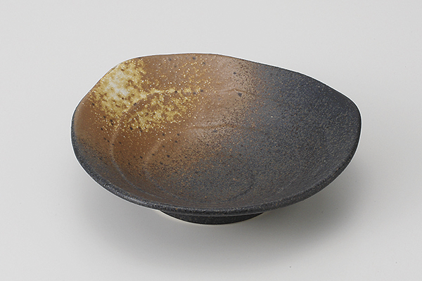 黒備前吹き 三角4.0浅鉢
