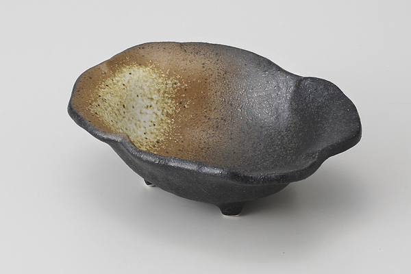 黒備前吹き 三ツ足長小鉢