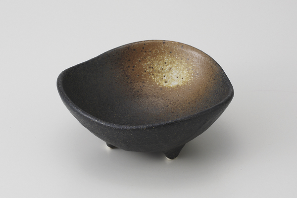 黒備前吹き 三ツ山三ツ足4.0鉢