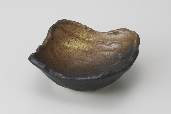 黒備前吹き 荒ソギ14cm小鉢