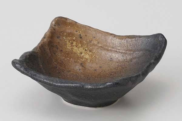 黒備前吹き 荒ソギ9cm小付