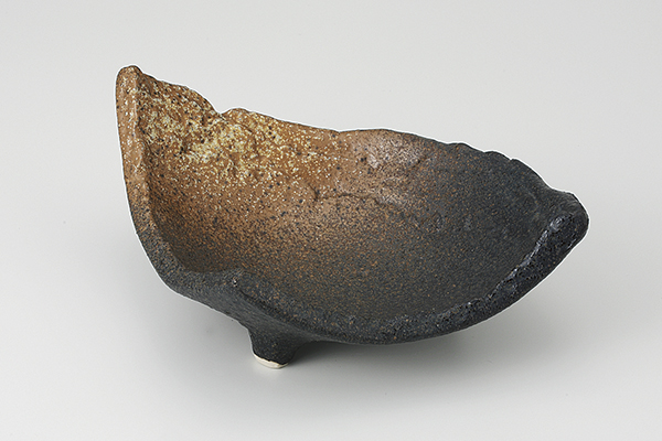 黒備前吹き 民窯21cm三角鉢