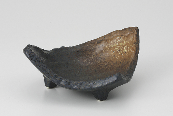 黒備前吹き 民窯14cm三角鉢