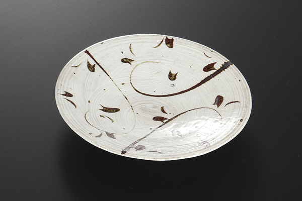 刷毛目サビ唐草 4.5皿