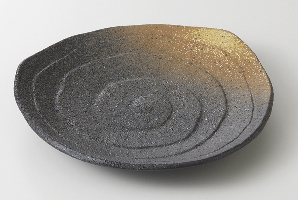 黒備前吹き 三角3.5皿