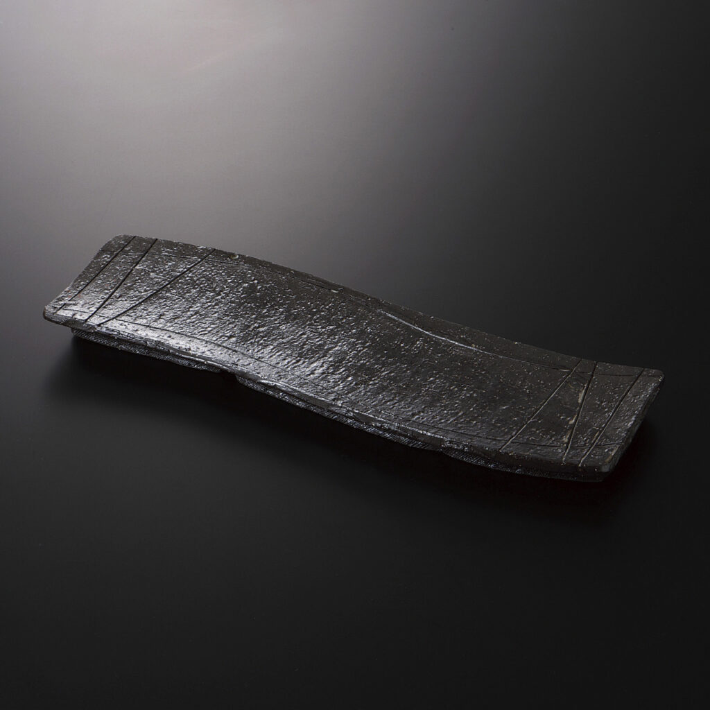 黒伊賀 波型付出皿