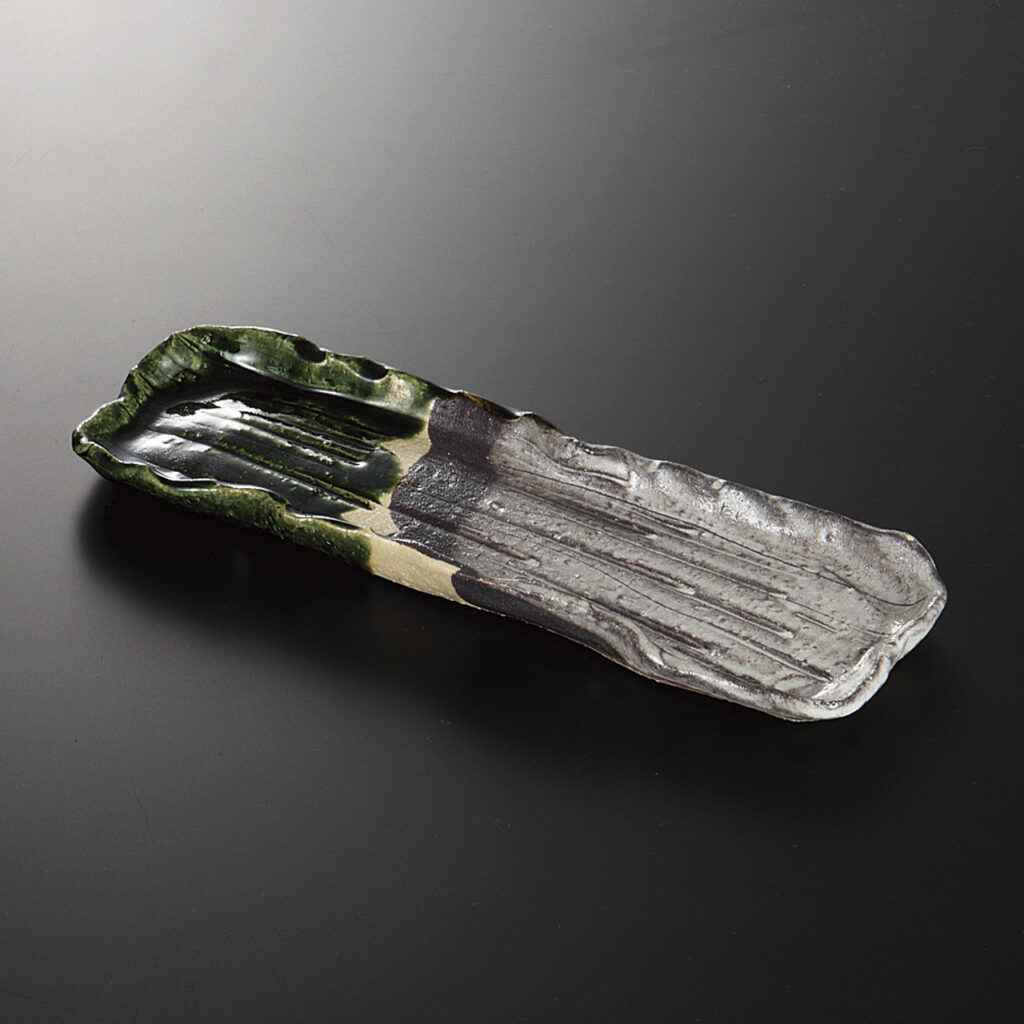 織部線彫 長皿