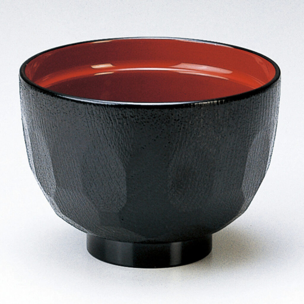 3．2寸亀甲汁椀 黒内朱