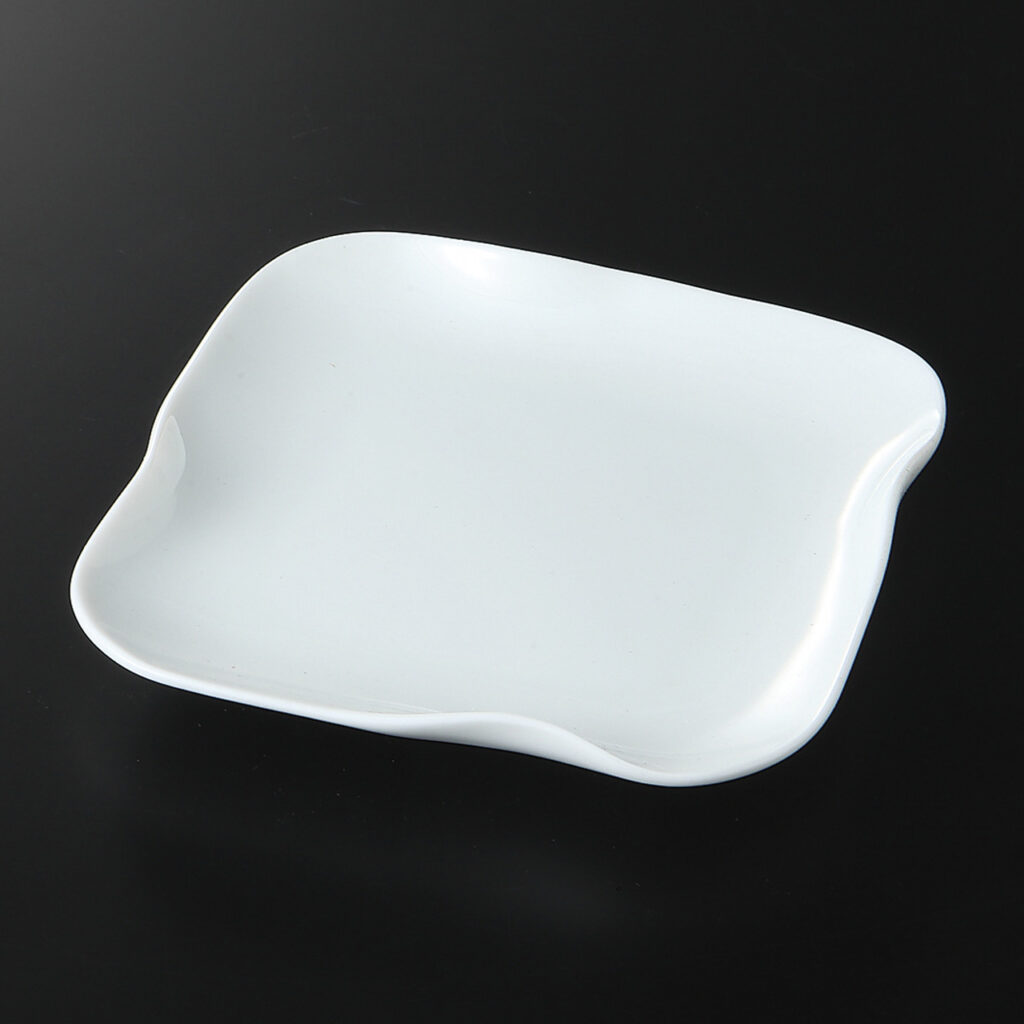 イルタ白磁 9cmナデ角小皿