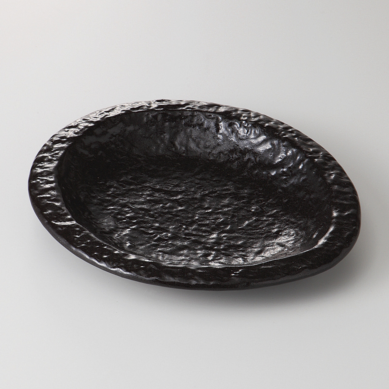 黒釉 帽子型7.0皿